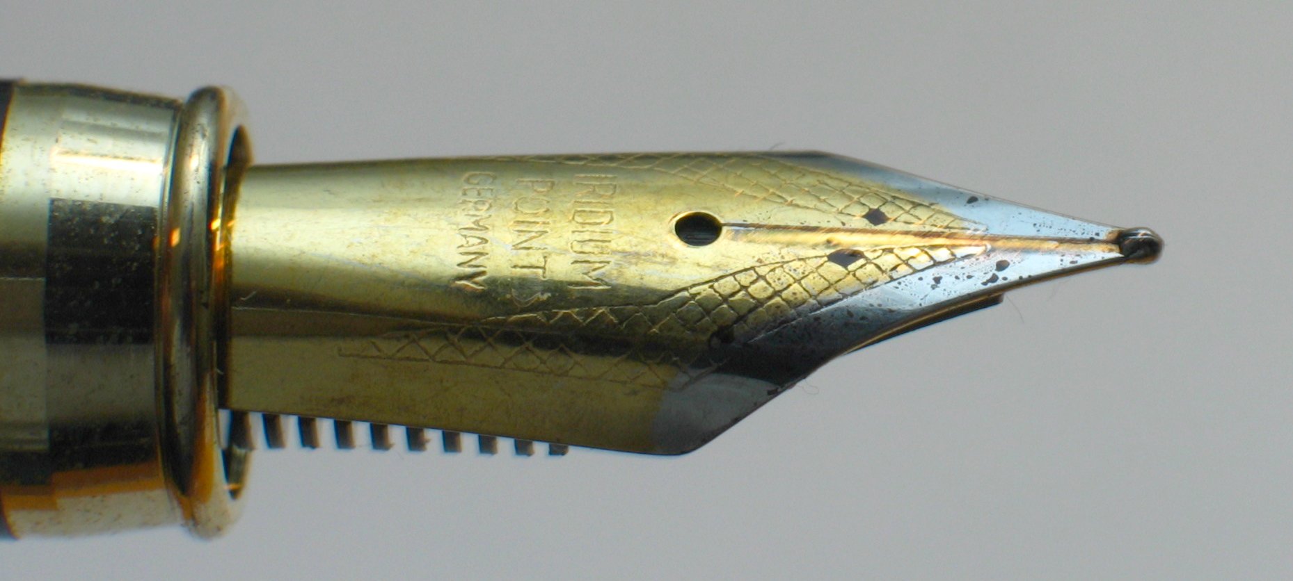 Fountain pen of solid gold & silver